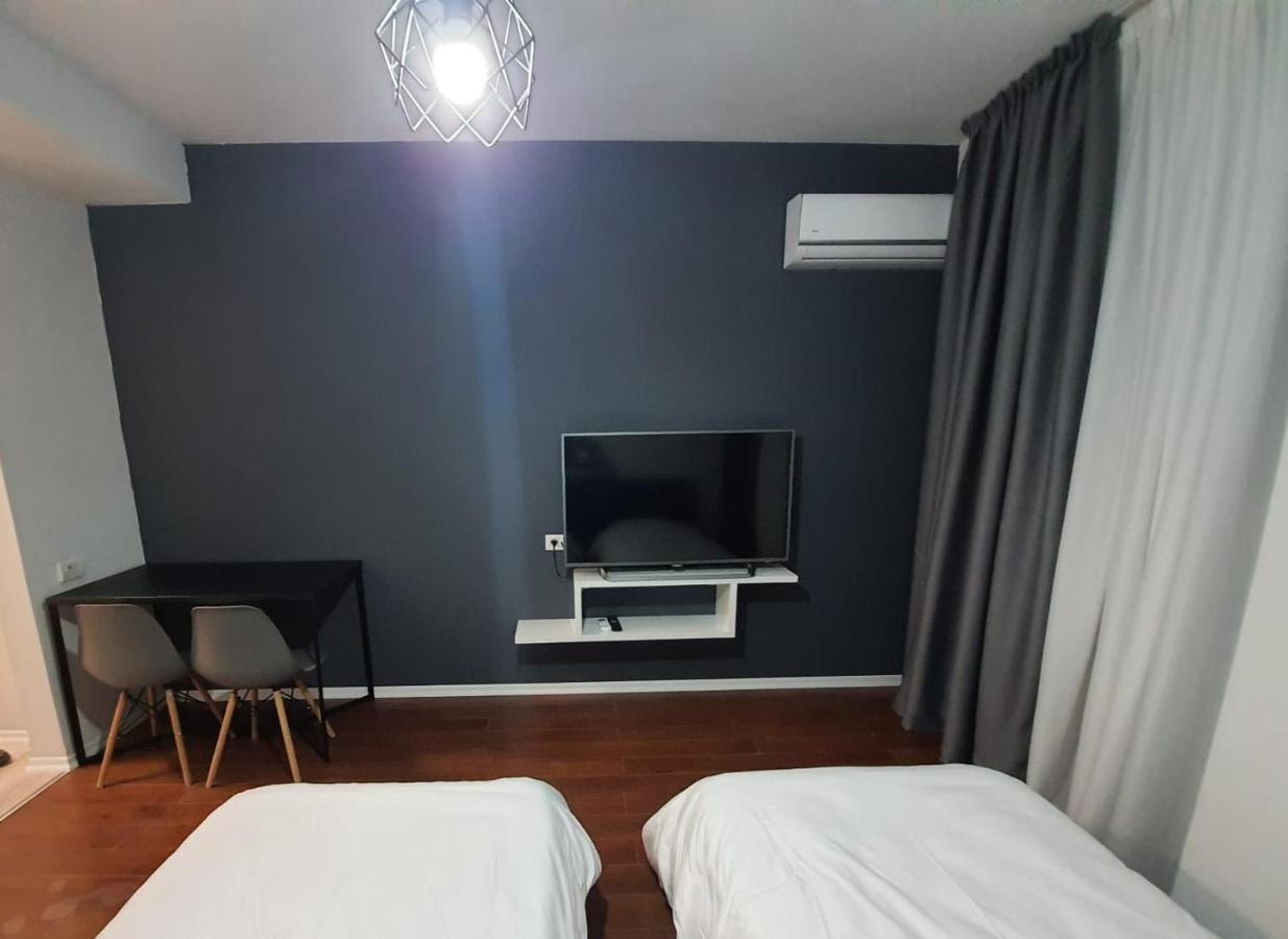 Modern Apartment Korca 3 Exterior photo
