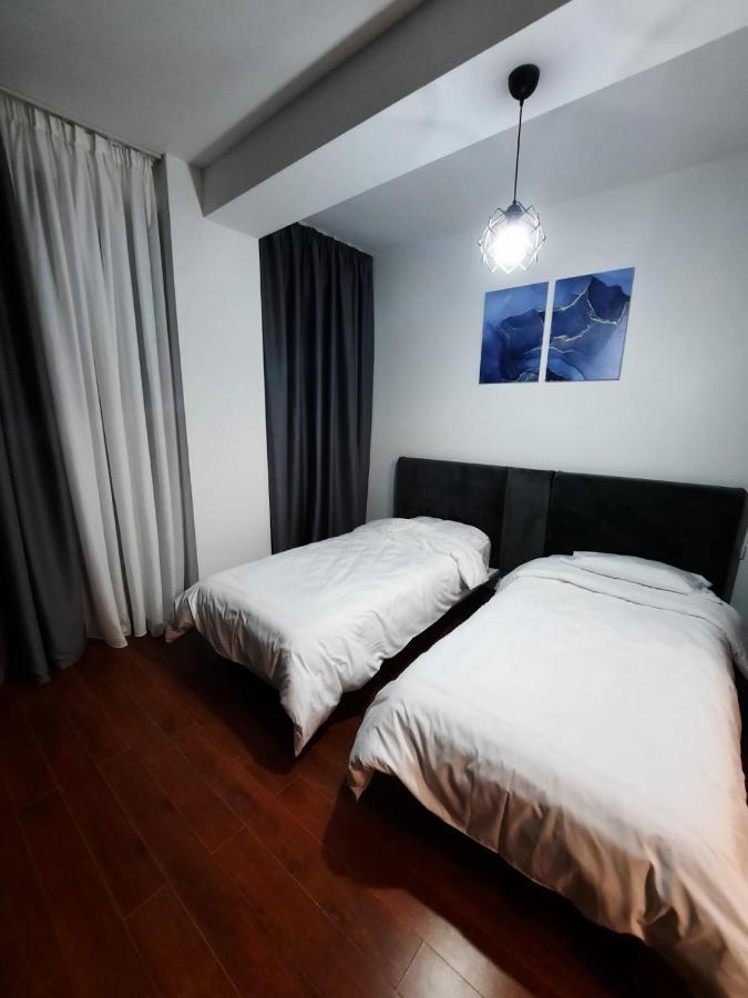 Modern Apartment Korca 3 Exterior photo